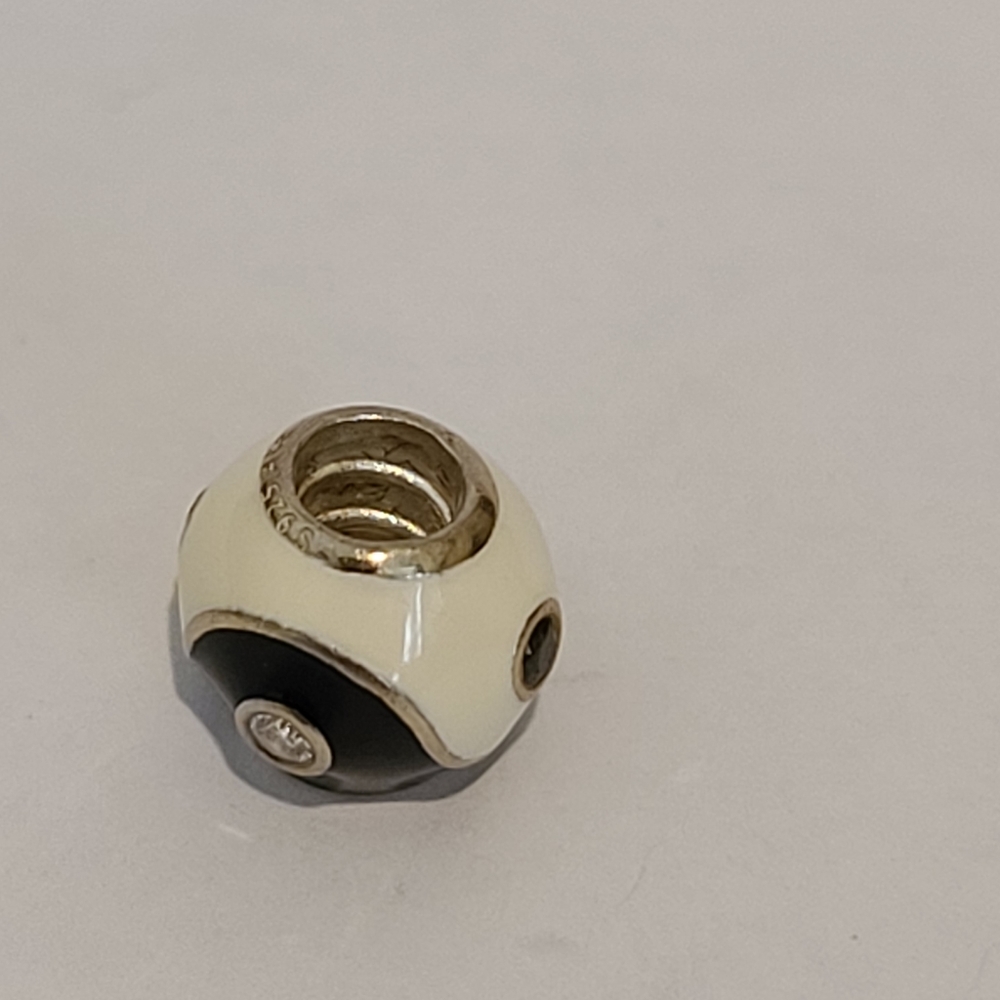 Zable yin and yang bead